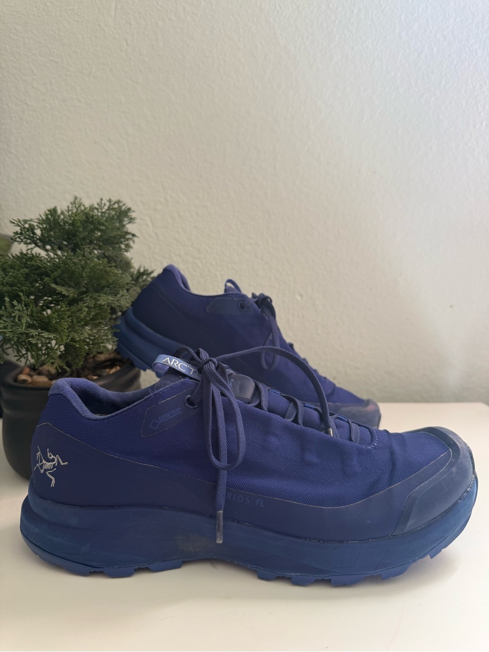 Arc'teryx Aerios FL GTX Women Size 8  Deep Blue Trail Running Shoes
